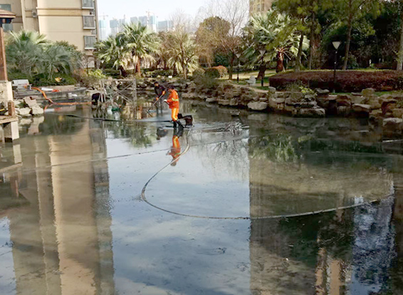 天峨景观池淤泥清理